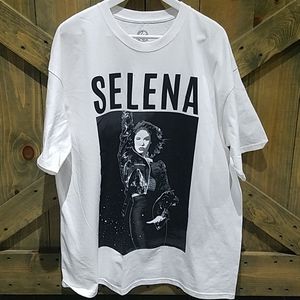 NWOT SELENA WHITE BLACK TSHIRT SIZE XXL